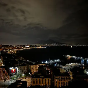 Couette-café Twin Towers Luxury, Naples