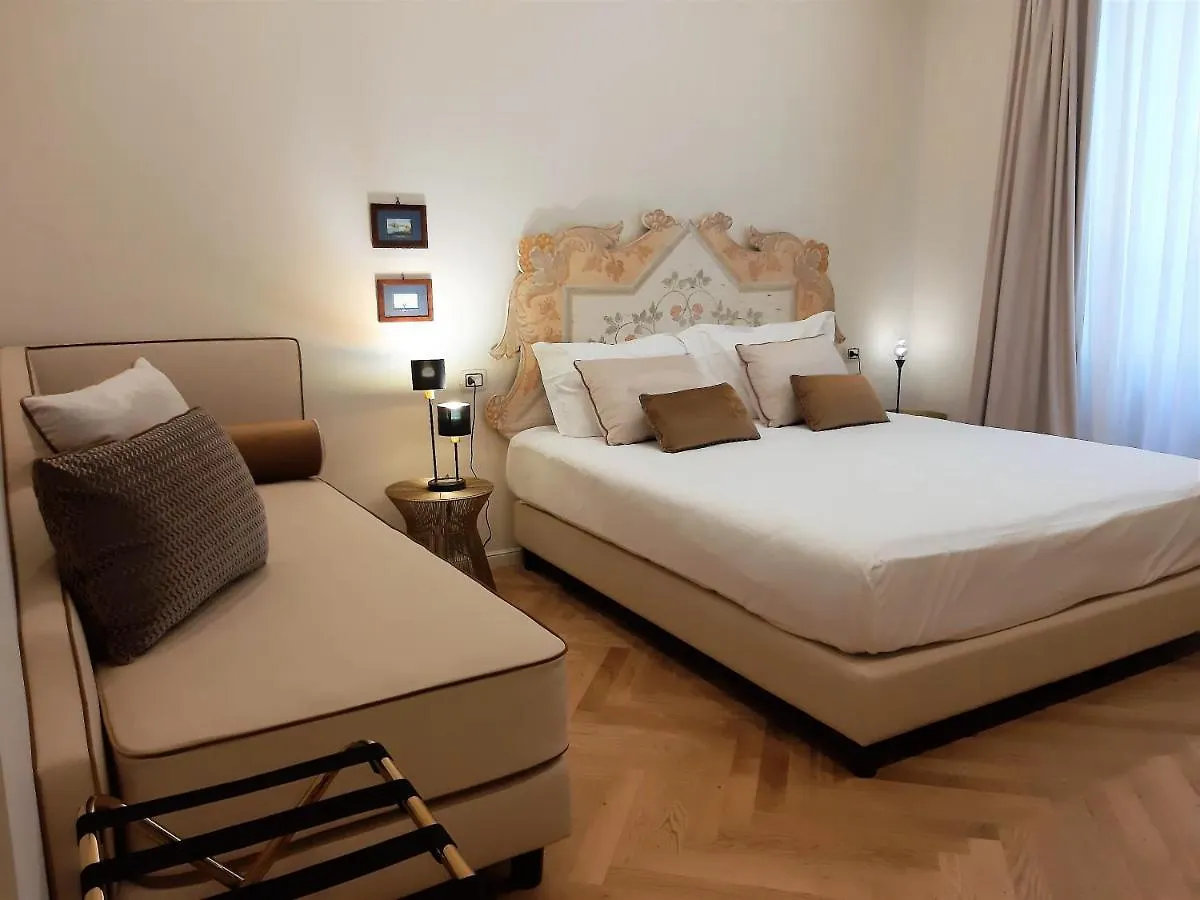 Casa Vittoria Napoli - Santa Lucia Bed & Breakfast Naples